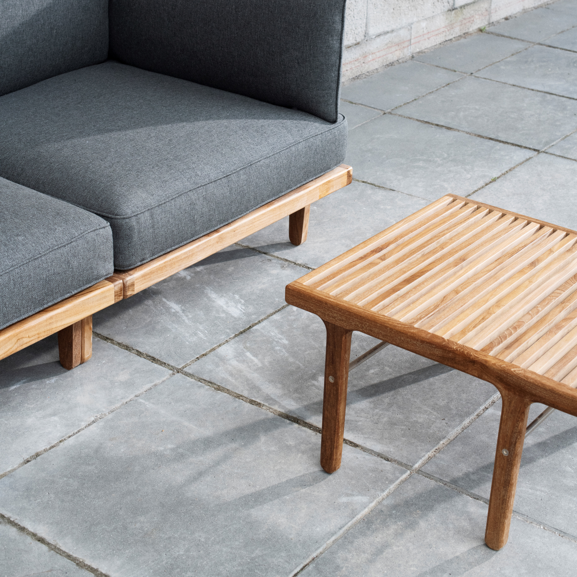 Outdoor Rib Lounge Table Small Square